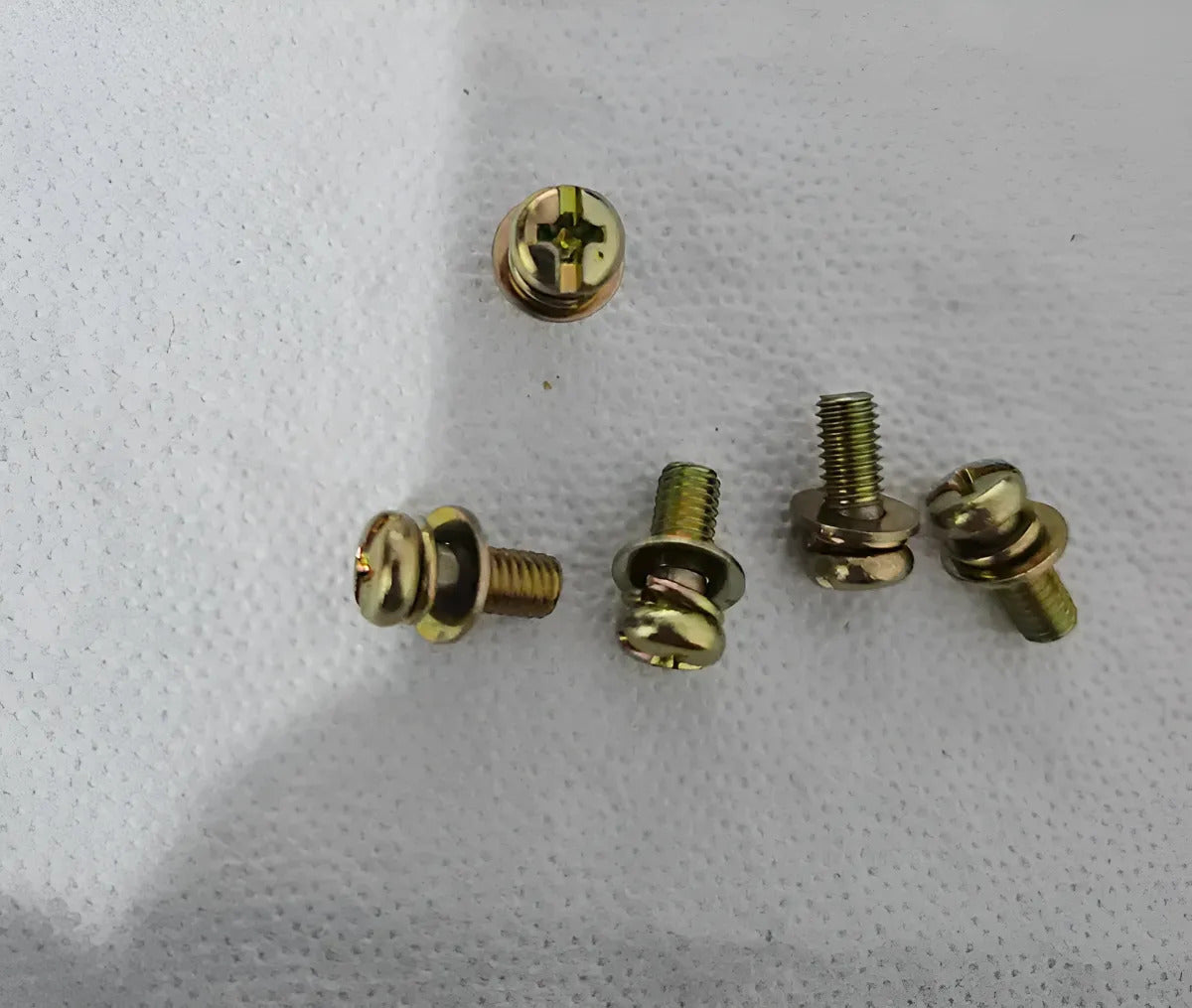 Tornillos Para Multivalvula De Calefon (5 Unidades) Mademsa